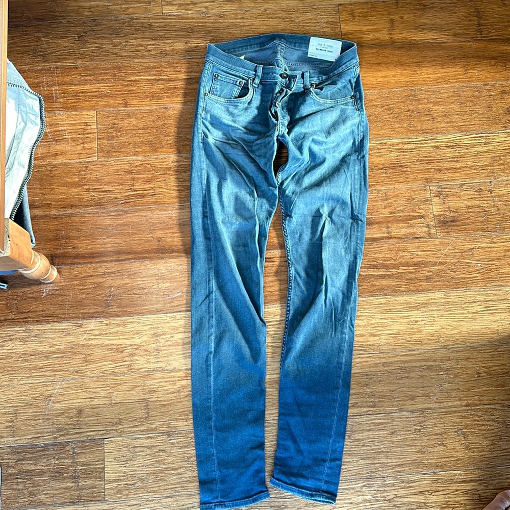 Rag and bone medium wash jeans in size 31 skinny leg
